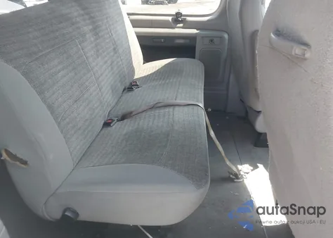 2002 Ford E-350 Super Duty Xl/Xlt z USA, uszkodzony, nr VIN 1FBSS31L12HB05684